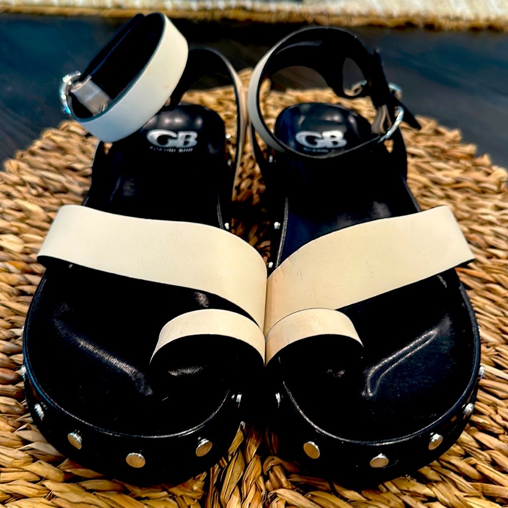 GB Gianni Bini sandals